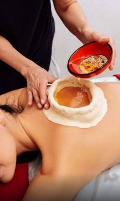 Greeva Basti · Neck and Shoulder Oil Pool
